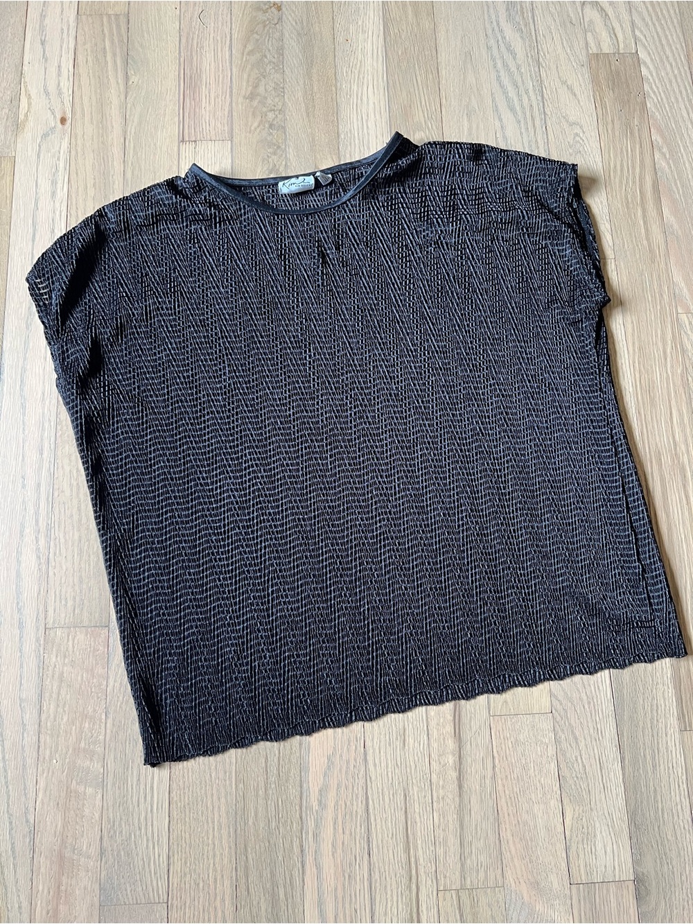Women’s Black Textured Short-Sleeve Top